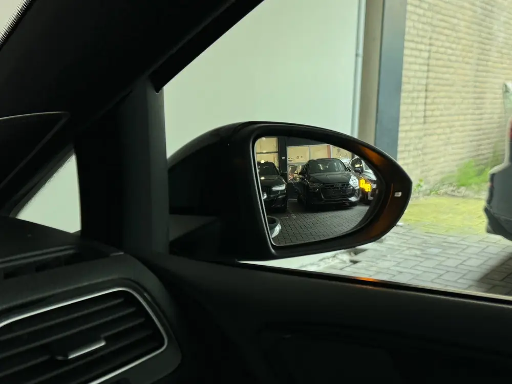 Volkswagen Golf 2.0 TSI 4Motion R Pano|Keyless|Dynaudio|Sfee uit 2019, foto 19