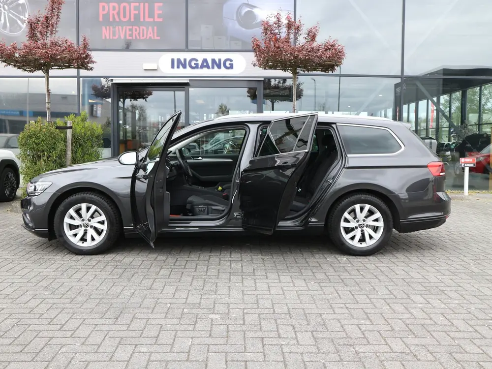 Volkswagen Passat Variant 1.5 TSI Business 7-DSG VIRTUAL NL uit 2022, foto 9