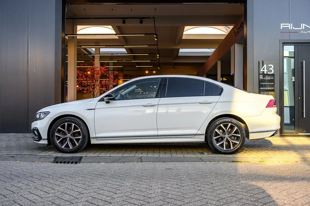 Volkswagen Passat 1.5 TSI R-Line|Camera|Acc|Lane-Assist|Keyl uit 2019, foto 2