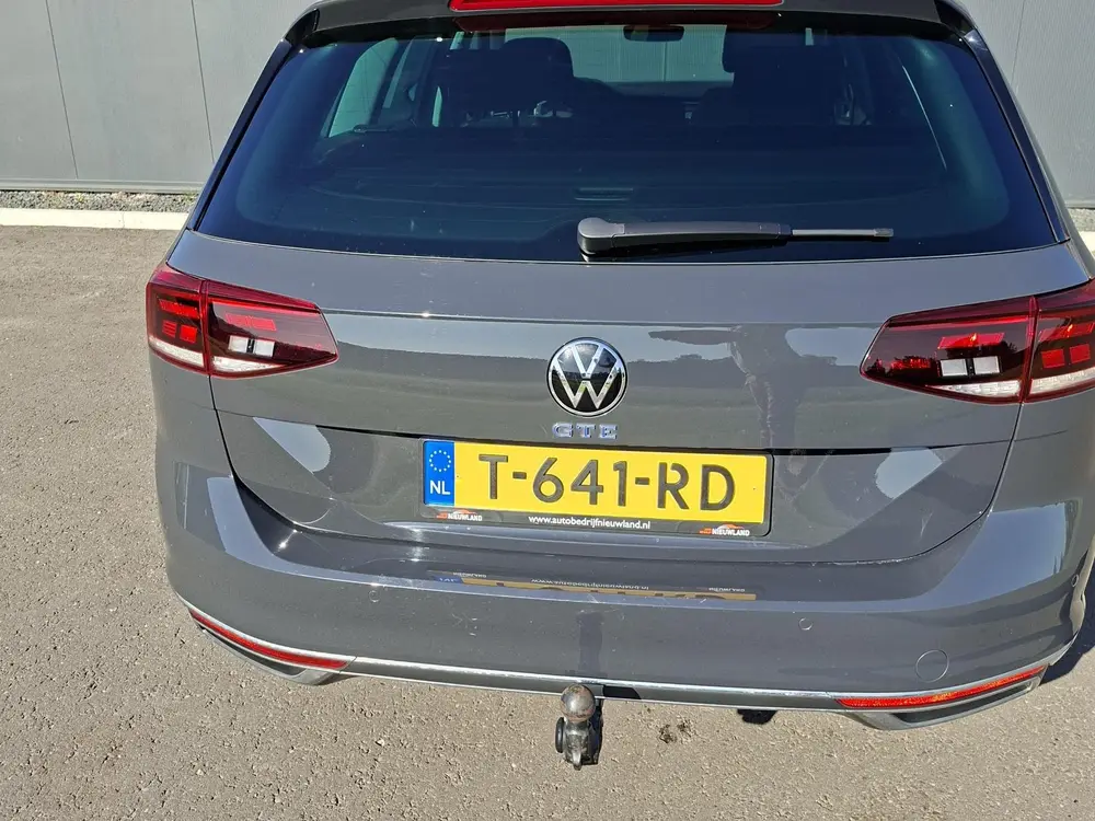 Volkswagen Passat Variant 1.4 TSI PHEV GTE Business panorama uit 2020, foto 12