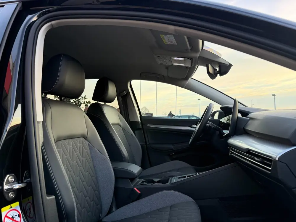 Volkswagen Golf 1.5 eTSI Life Edition uit 2024, foto 14
