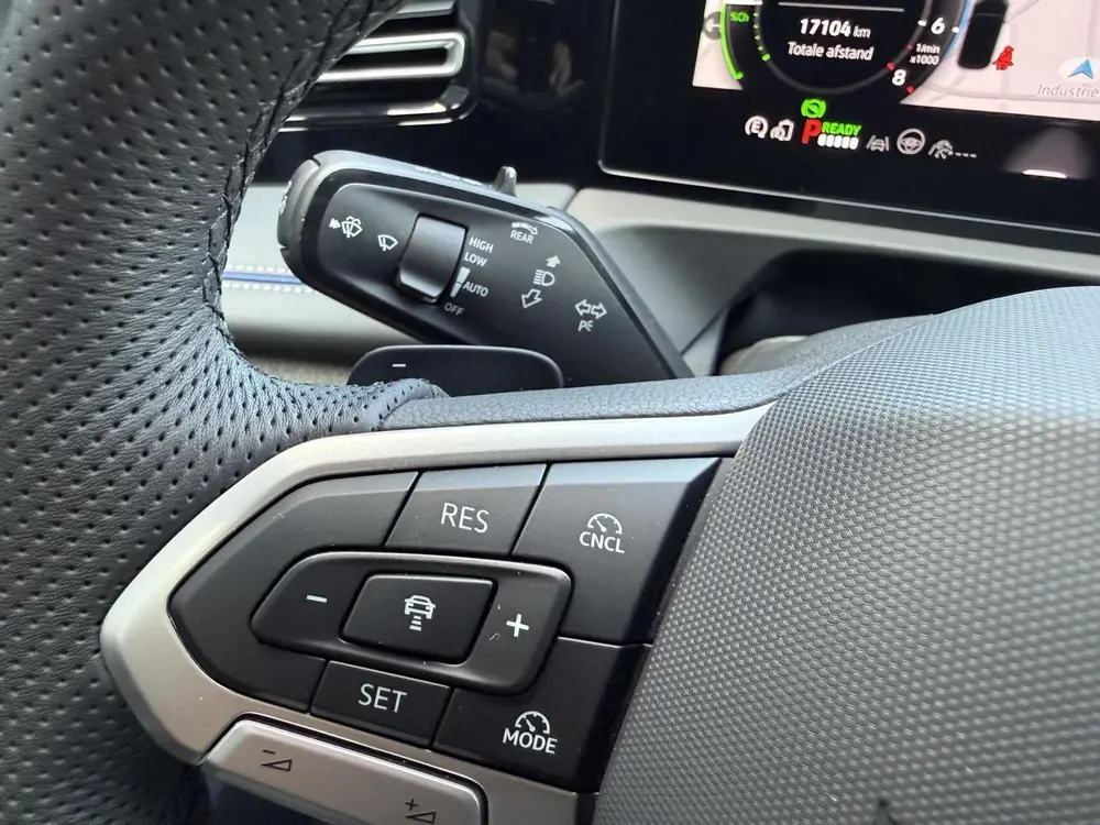 Volkswagen Tiguan 1.5 PLUG-IN R-Line Edition MASSAGE STOELEN uit 2024, foto 19