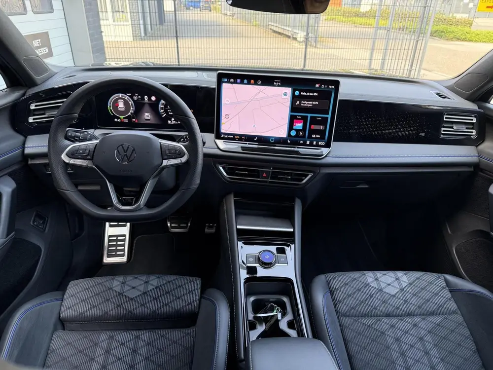 Volkswagen Tiguan 1.5 PLUG-IN R-Line Edition MASSAGE STOELEN uit 2024, foto 2