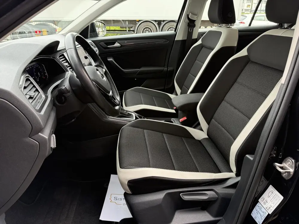 Volkswagen T-Roc 1.5 TSI Sport uit 2021, foto 2