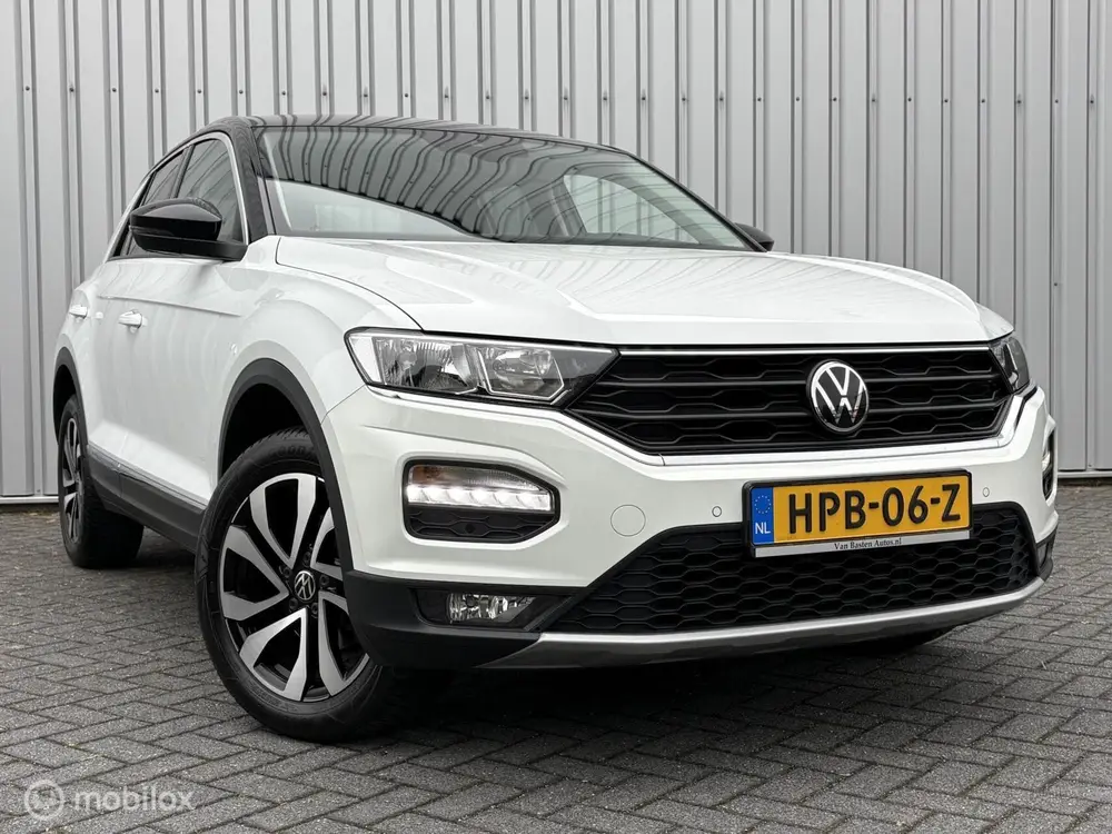 Volkswagen T-Roc 1.5 TSI Active | Aut | Trekhaak | Camera | uit 2021