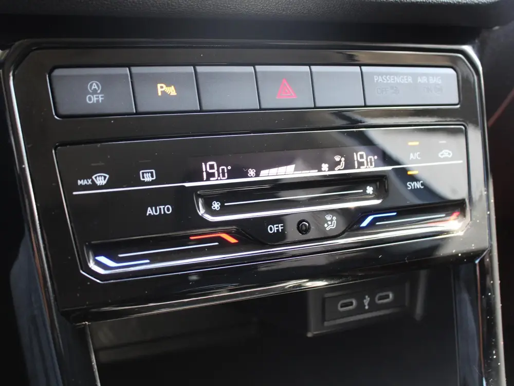 Volkswagen T-Cross 1.0 TSI Style | APPLE CARPLAY / ANDROID A uit 2023, foto 10