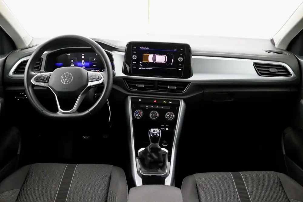 Volkswagen T-Roc 1.0 TSI Life zwart uit 2023, foto 3