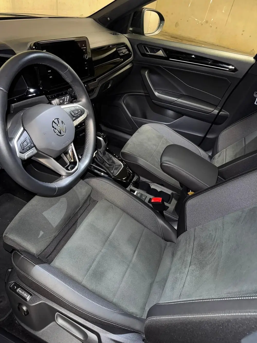 Volkswagen T-Roc 1.5 TSI Life Business uit 2023, foto 14