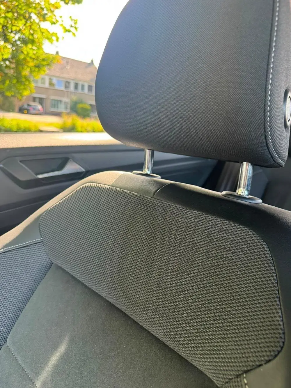 Volkswagen T-Roc 1.5 TSI Life Business uit 2023, foto 15