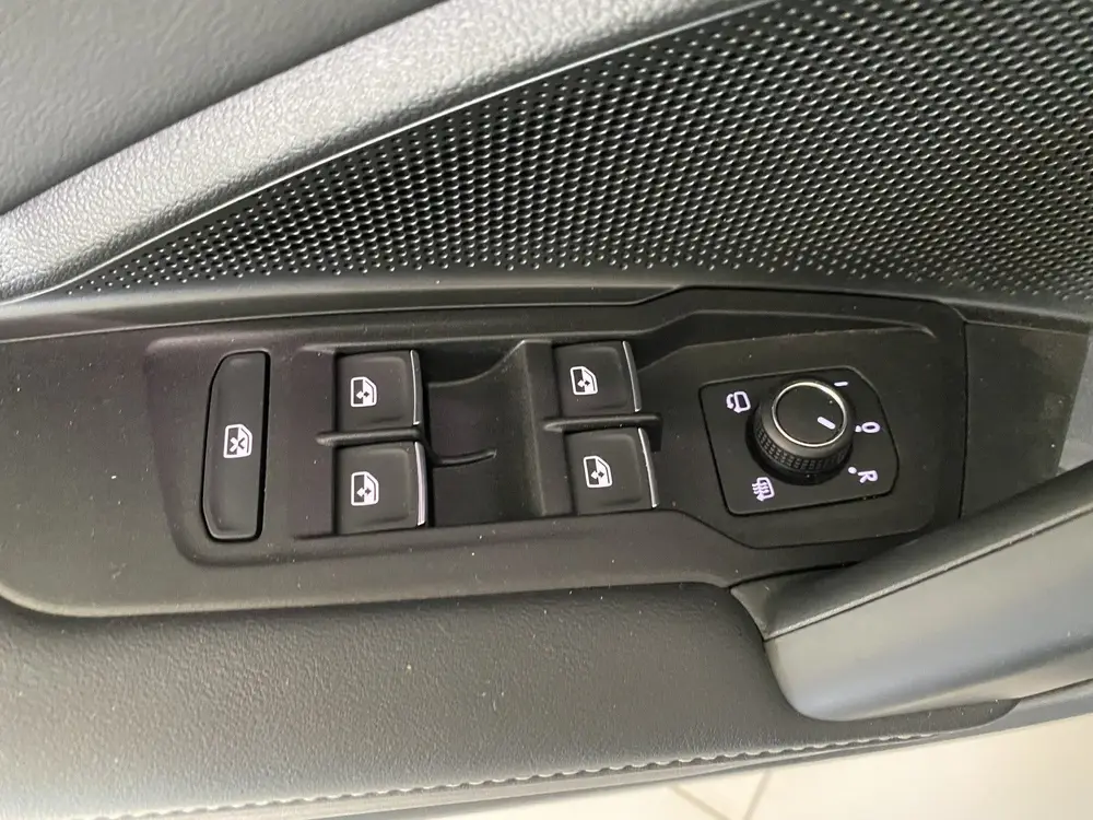 Volkswagen Tiguan 1.5 eHybrid R-Line Edition 272 PK Panorama uit 2024, foto 18