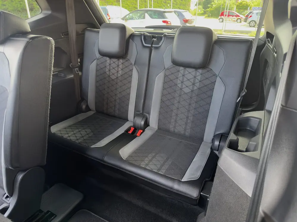 Volkswagen Tiguan Allspace 1.5 TSI AUT7 3X R-LINE 7PERS PANO uit 2022, foto 16