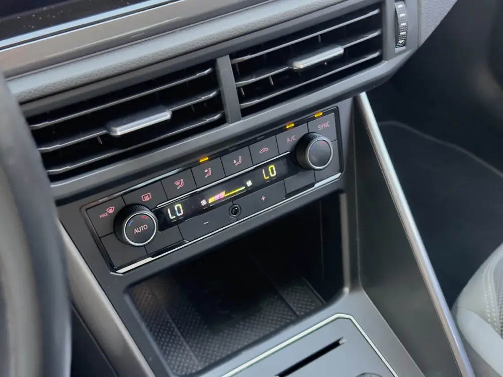 Volkswagen Polo 1.0 TSI AUT7 R-LINE HIGHLINE NAVI DIGI-DASH uit 2021, foto 17