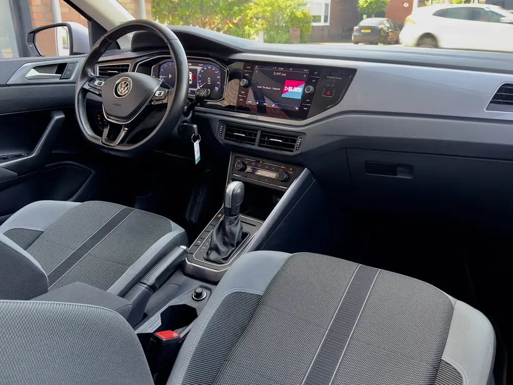 Volkswagen Polo 1.0 TSI AUT7 R-LINE HIGHLINE NAVI DIGI-DASH uit 2021, foto 2