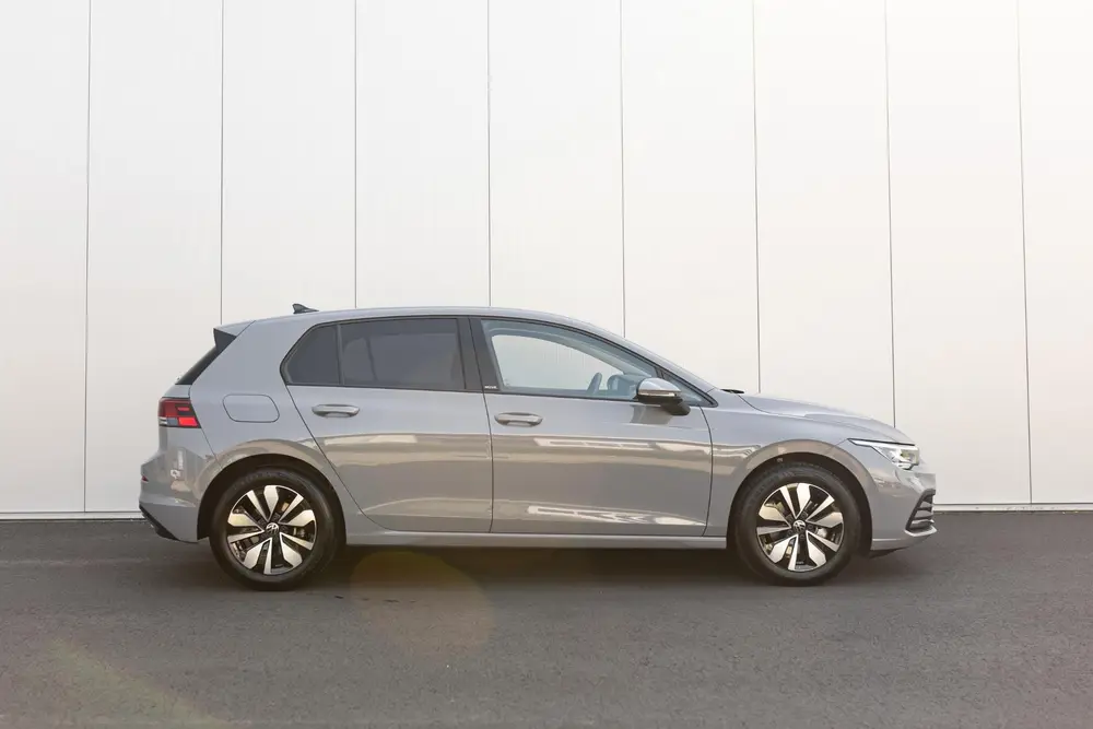 Volkswagen Golf 1.5 eTSI uit 2023, foto 2