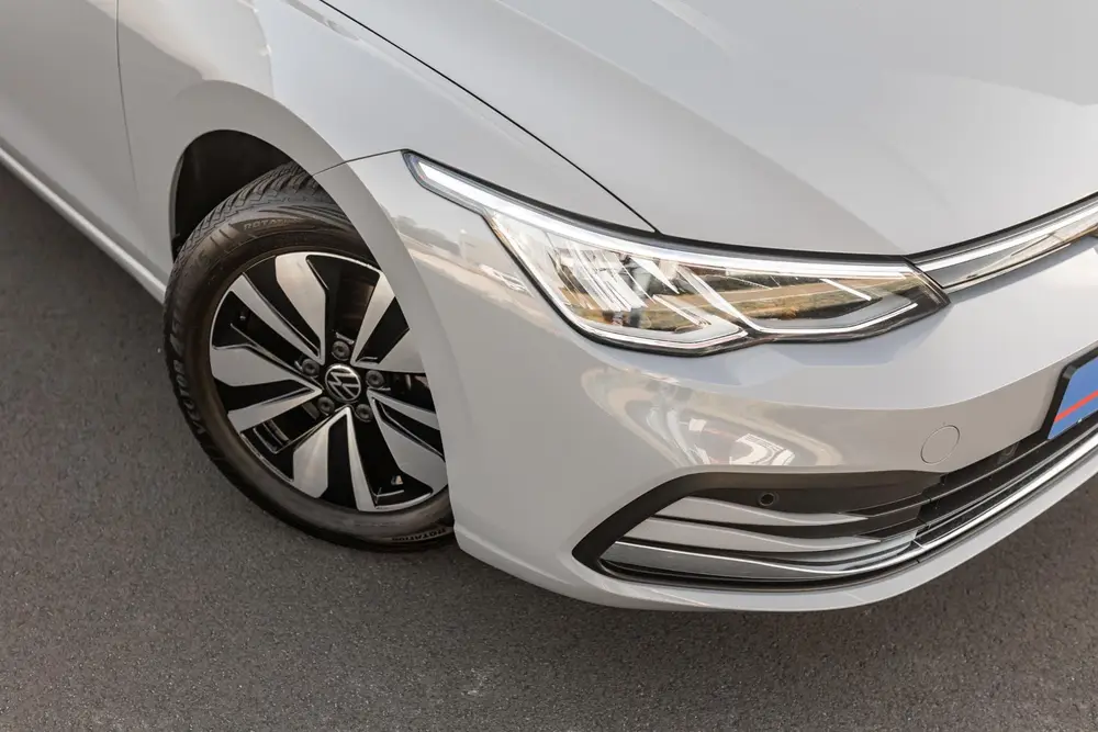 Volkswagen Golf 1.5 eTSI uit 2023, foto 5