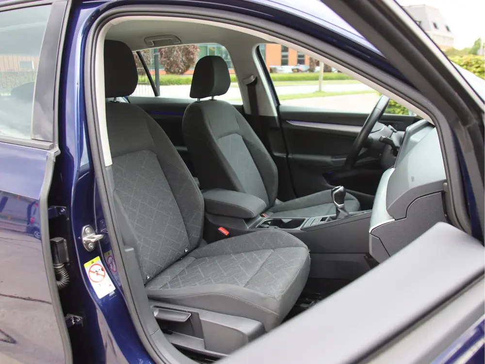 Volkswagen Golf 1.0 TSI Life Digital Cockpit, FULL LED, ACC uit 2020, foto 11