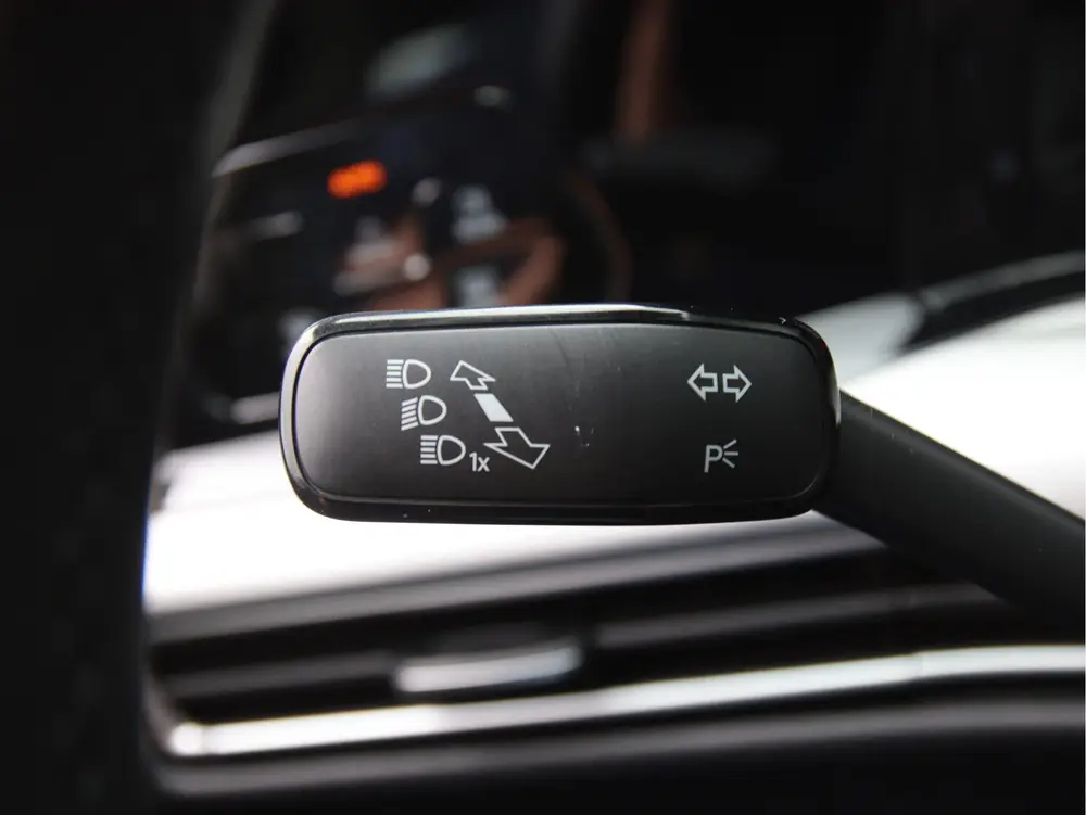 Volkswagen Golf 1.0 TSI Life Digital Cockpit, FULL LED, ACC uit 2020, foto 17