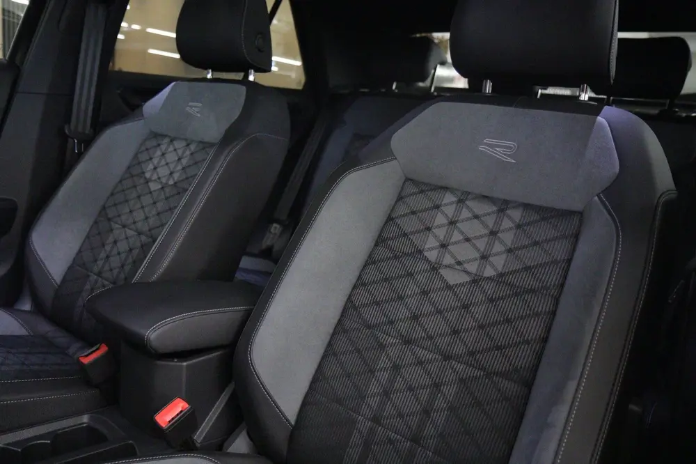 Volkswagen T-Roc 1.5 TSI R-Line 3X R-LINE/PANO/IQ/CARPLAY/CA uit 2025, foto 13