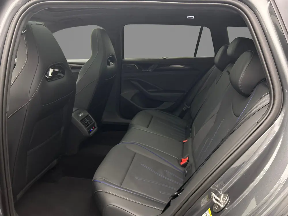 Volkswagen Passat Variant uit 2026, foto 11