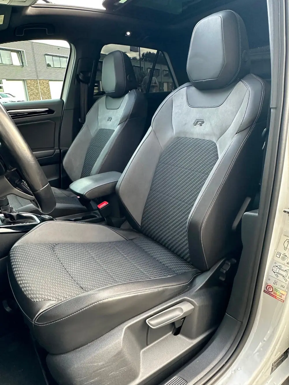 Volkswagen T-ROC 2.0 TSI 4Motion R | Panoramadak | Apple Car uit 2020, foto 13