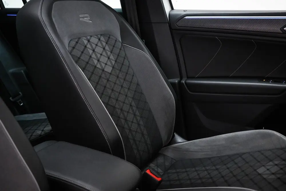 Volkswagen Tiguan 1.5 TSI R-Line Business | IQ LIGHT | PANOR uit 2023, foto 10
