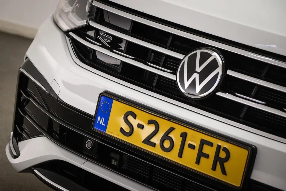 Volkswagen Tiguan 1.5 TSI R-Line Business | IQ LIGHT | PANOR uit 2023, foto 17