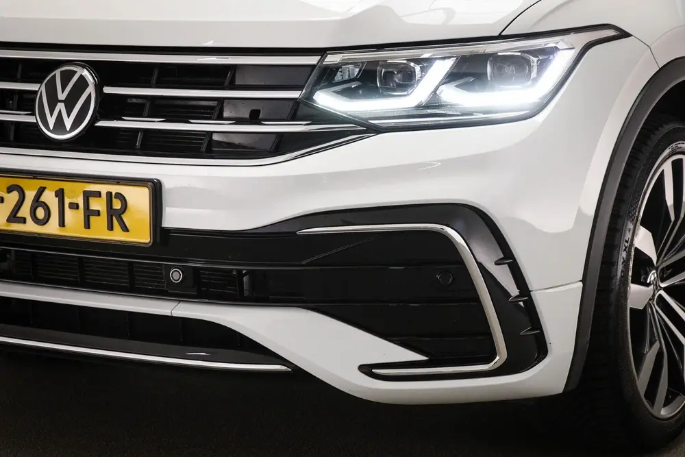 Volkswagen Tiguan 1.5 TSI R-Line Business | IQ LIGHT | PANOR uit 2023, foto 18