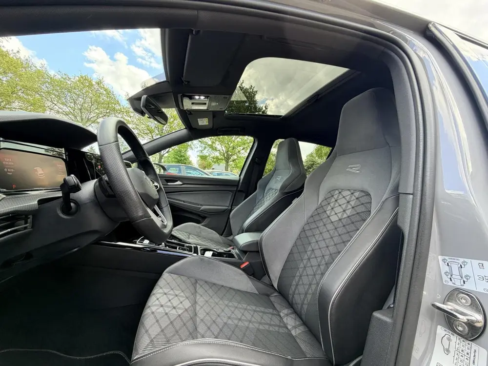 Volkswagen Golf 1.5 eTSI R-Line | Led | Automaat | Pano | Sf uit 2023, foto 3