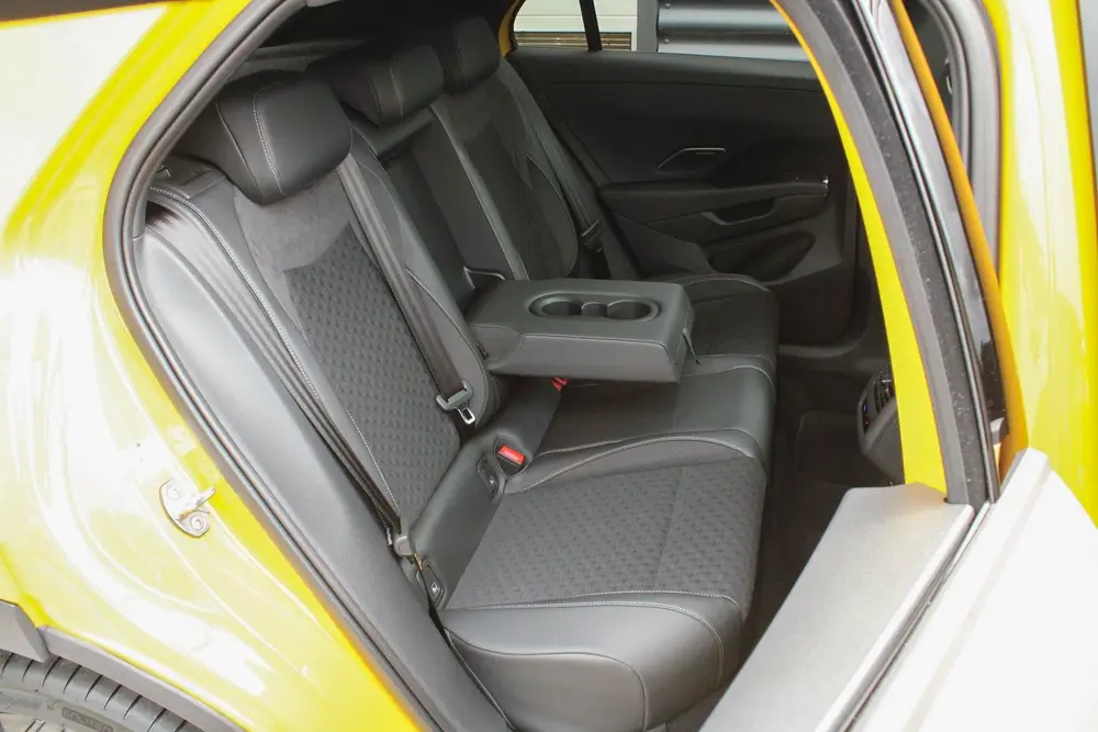 Volkswagen T-Roc 1.5 eTSI 150pk DSG R-Line Edition | Panoram uit 2026, foto 19