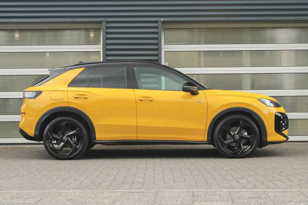 Volkswagen T-Roc 1.5 eTSI 150pk DSG R-Line Edition | Panoram uit 2026, foto 3