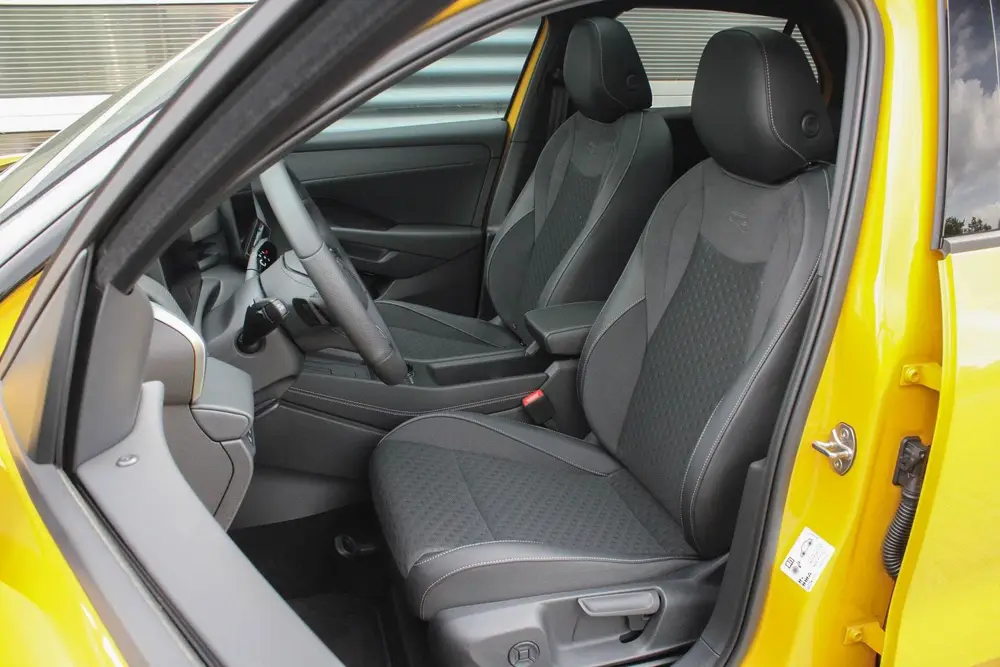 Volkswagen T-Roc 1.5 eTSI 150pk DSG R-Line Edition | Panoram uit 2026, foto 4