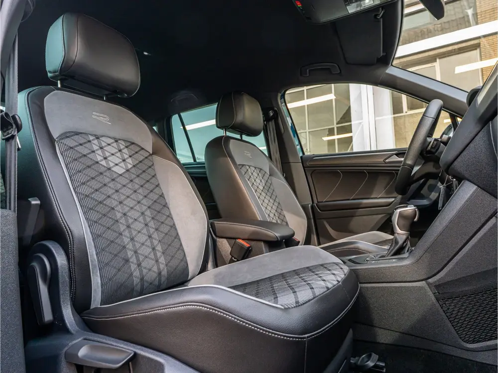 Volkswagen Tiguan 1.4 TSI eHybrid R-Line Business+ 19 INCH C uit 2021, foto 4