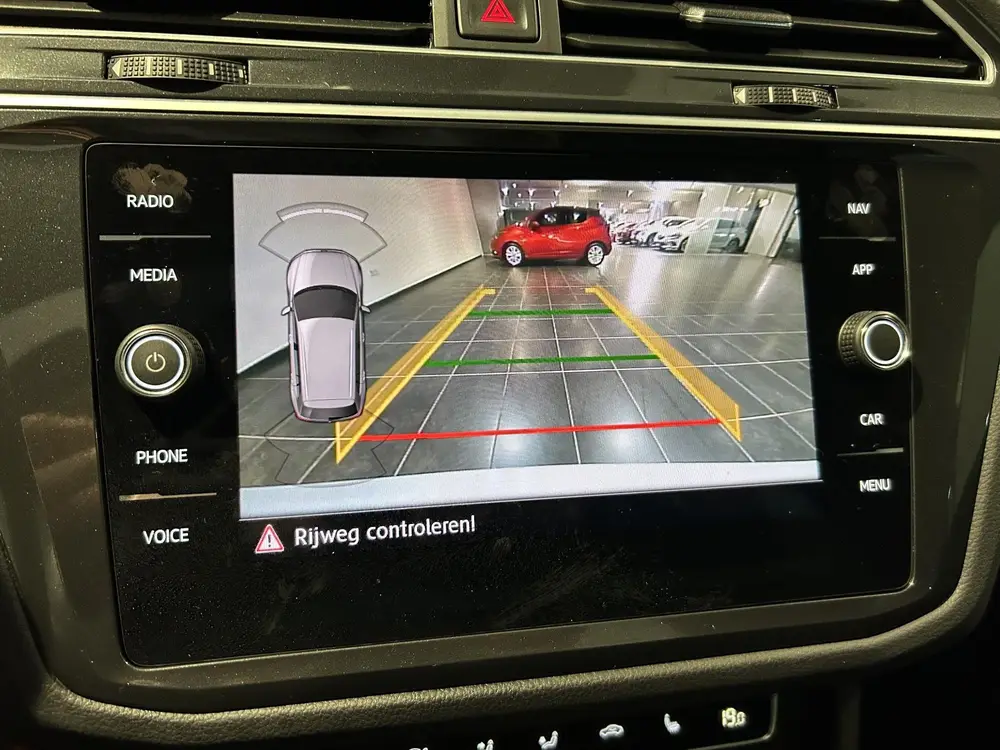 Volkswagen Tiguan 1.5 TSI ACT R-line | Panoramadak | Massage uit 2020, foto 12