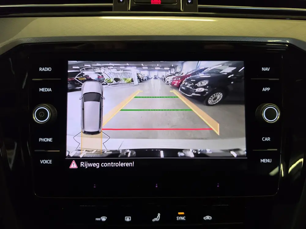 Volkswagen Passat Variant 1.5 TSI Business | Camera | Naviga uit 2023, foto 12