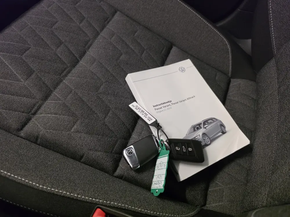 Volkswagen Passat Variant 1.5 TSI Business | Camera | Naviga uit 2023, foto 16