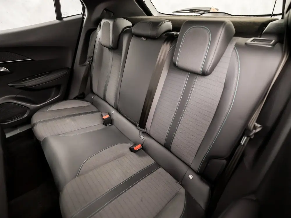 Peugeot 2008 1.2 PureTech Allure Sport (VIRTUAL COCKPIT, APP uit 2021, foto 16