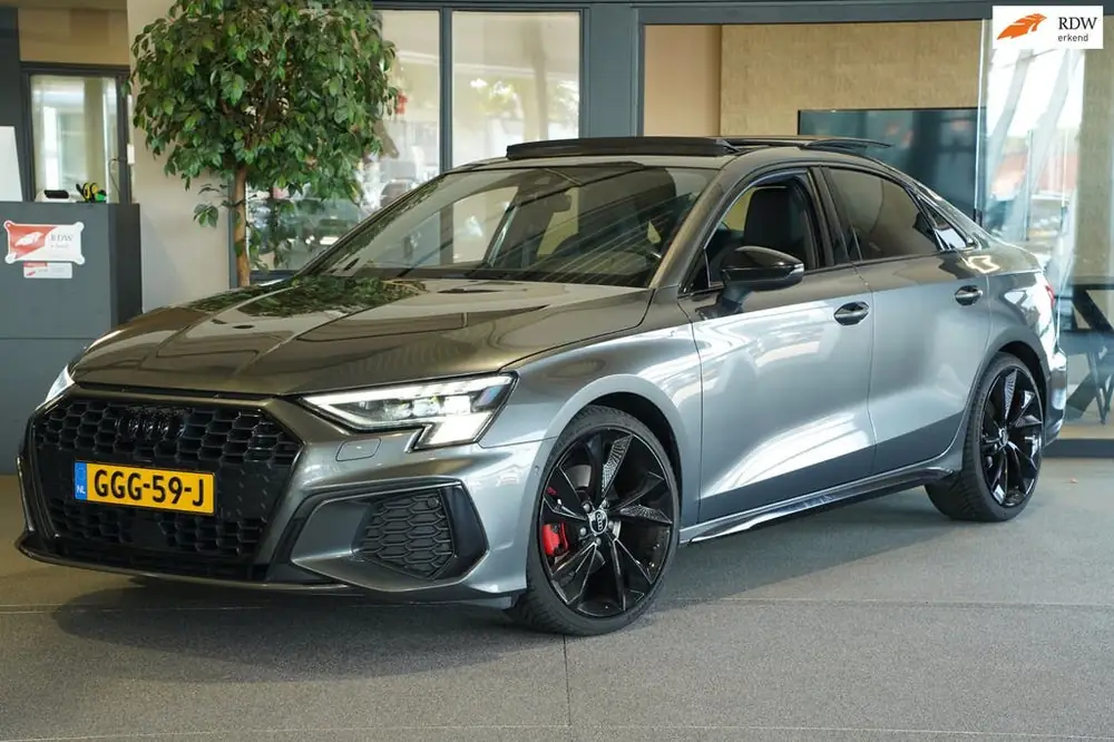 Audi A3 LIMOUSINE 35 TFSI S-Line S-tronic Pano Navi Led Lede uit 2021