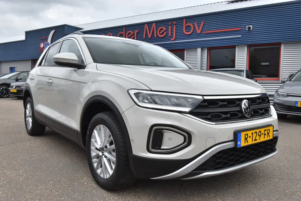Volkswagen T-Roc 1.5 TSI Life 75 Edition , VIRTUAL COCKPIT uit 2022