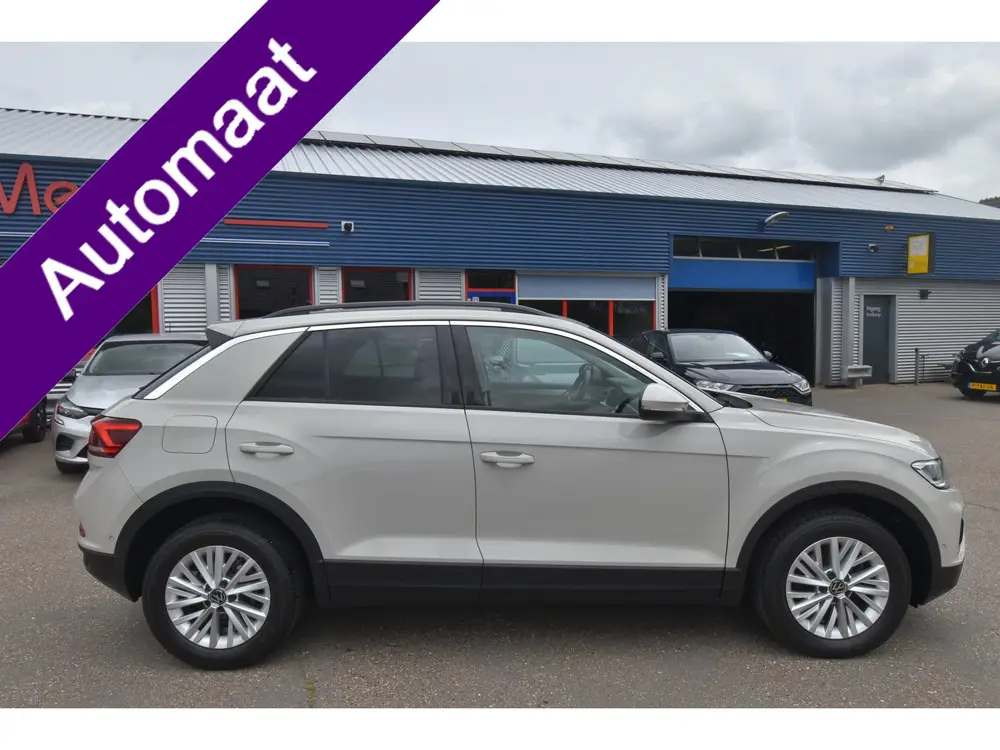 Volkswagen T-Roc 1.5 TSI Life 75 Edition , VIRTUAL COCKPIT uit 2022, foto 2