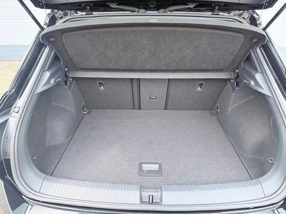 Volkswagen T-Roc 1.5 TSI R-Line|DSG|LED|ACC|CAMERA|STOELVERW uit 2023, foto 19