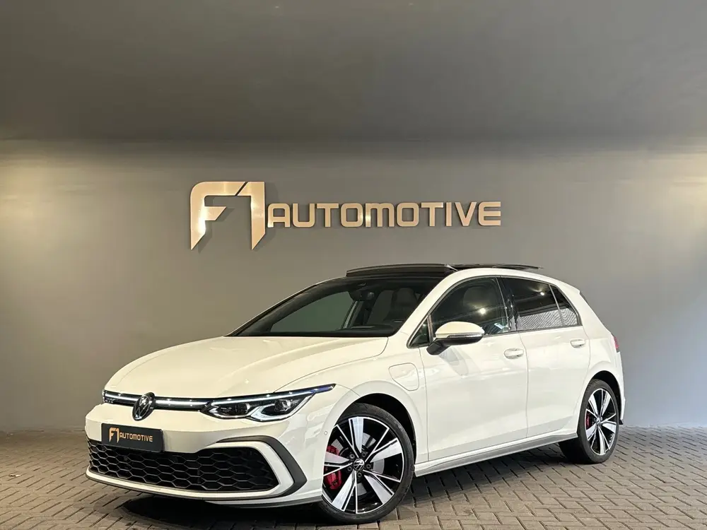 Volkswagen Golf 1.4 eHybrid GTE Pano|Camera|HuD|IQ|Trekhaak uit 2021