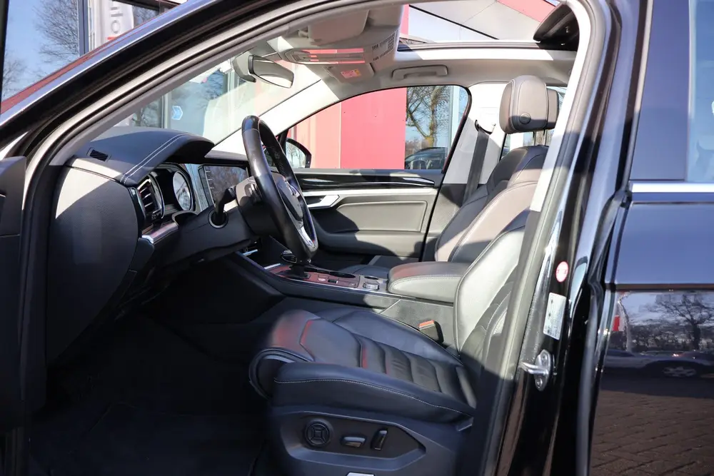 Volkswagen Touareg 3.0 TDI 4MOTION | Panoramadak | Winter Pa uit 2019, foto 5