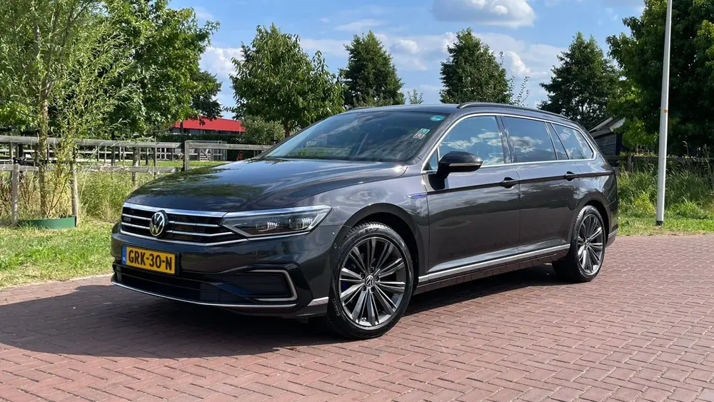 Volkswagen Passat Variant Passat 1.4 TSI Phev 218pk 6-DSG 2020 Grijs uit 2020