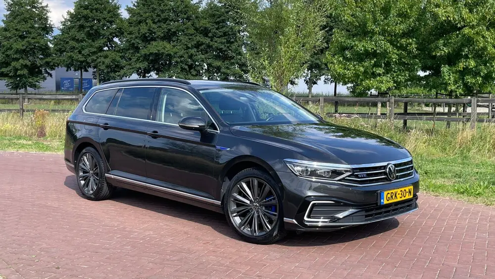 Volkswagen Passat Variant Passat 1.4 TSI Phev 218pk 6-DSG 2020 Grijs uit 2020, foto 2