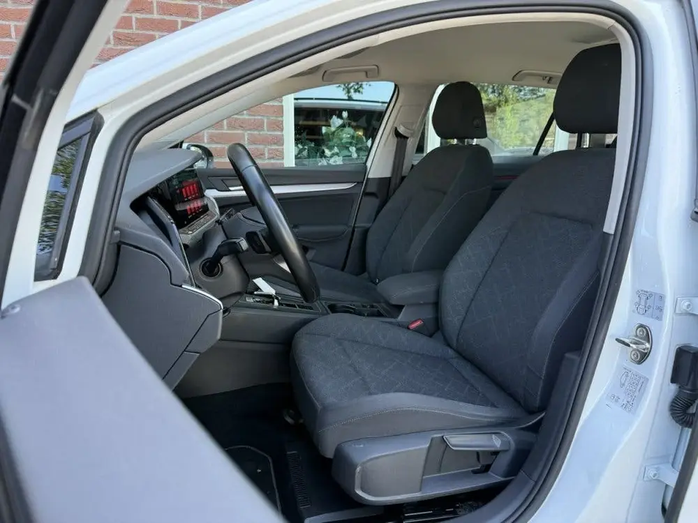 Volkswagen Golf Variant 1.0 eTSI Life DIGIDASH / CAMERA / AD uit 2022, foto 4