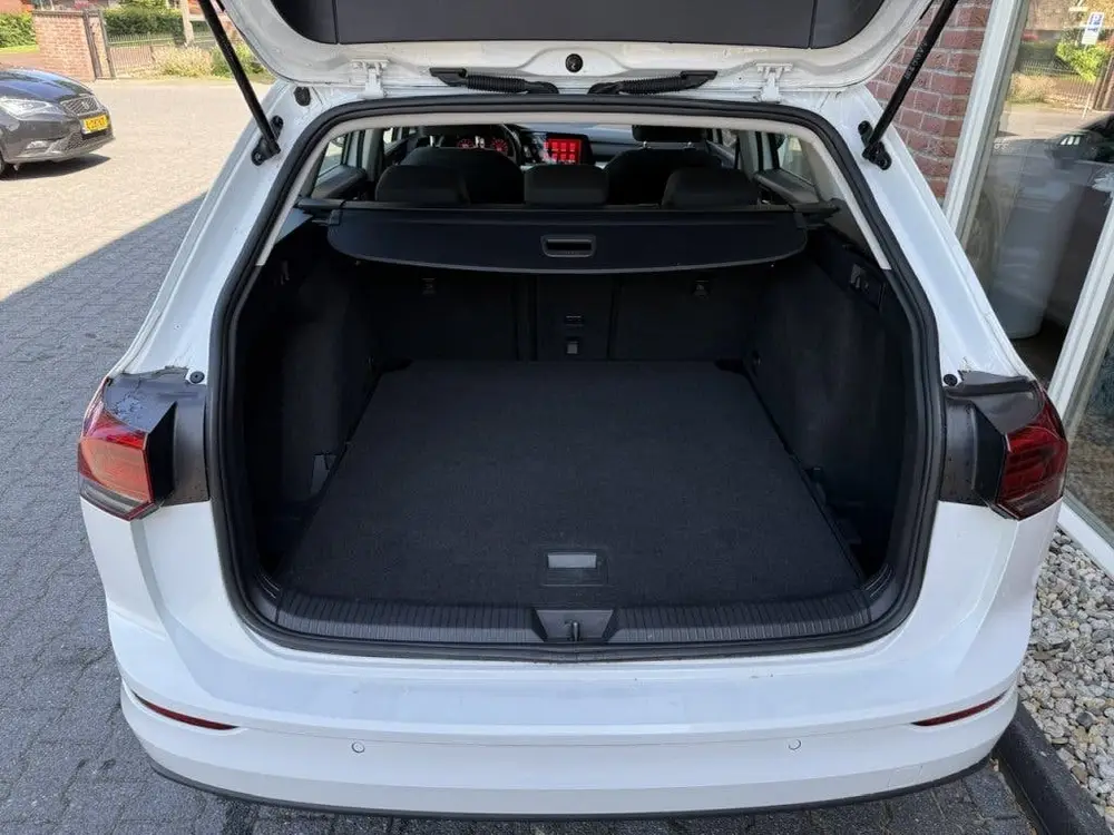Volkswagen Golf Variant 1.0 eTSI Life DIGIDASH / CAMERA / AD uit 2022, foto 6