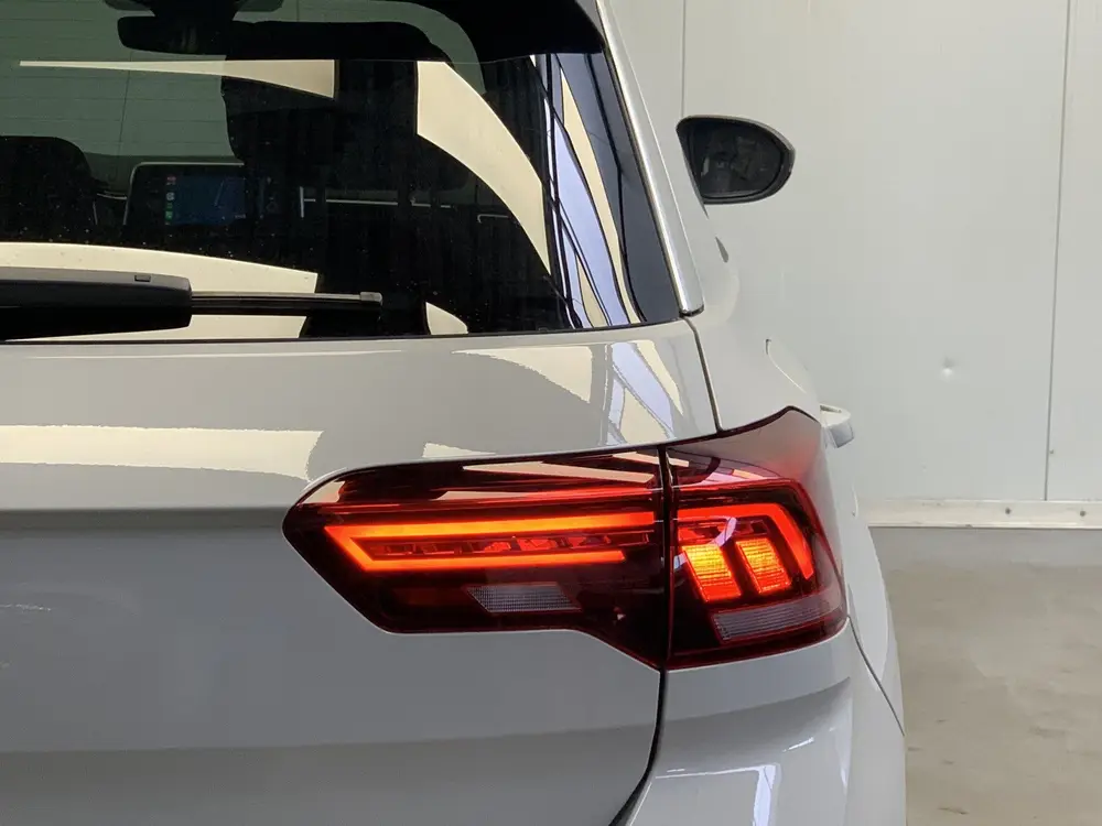 Volkswagen T-Roc 1.5 TSI R-Line 150PK IQ LIGHT-CAMERA-NAVI-A uit 2024, foto 17