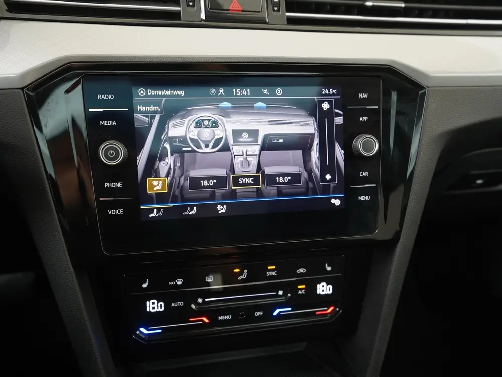 Volkswagen Passat Variant 1.5 TSI Business DSG | Panoramadak uit 2023, foto 11