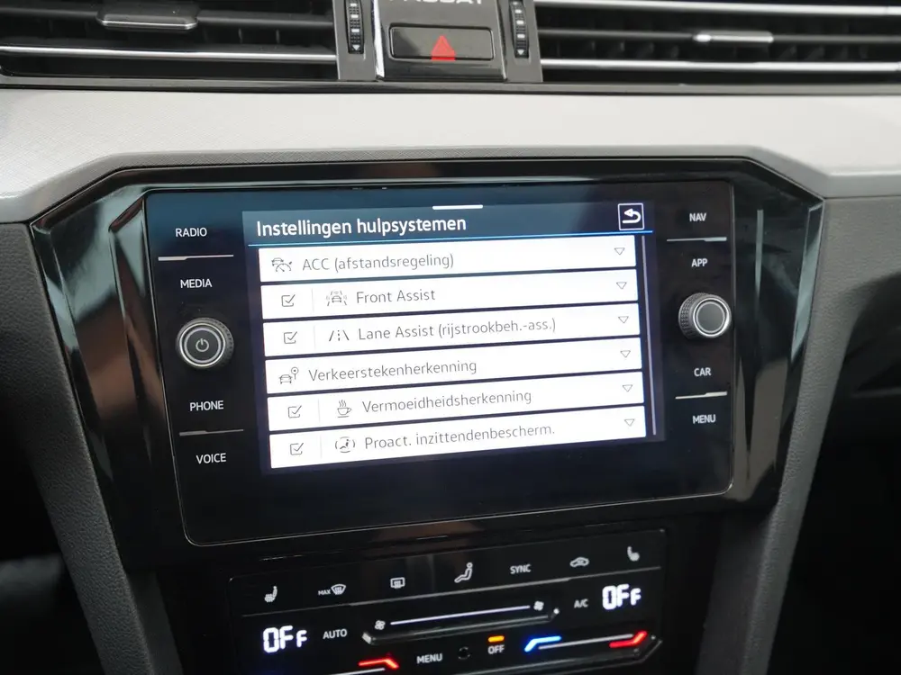 Volkswagen Passat Variant 1.5 TSI Business DSG | Panoramadak uit 2023, foto 18