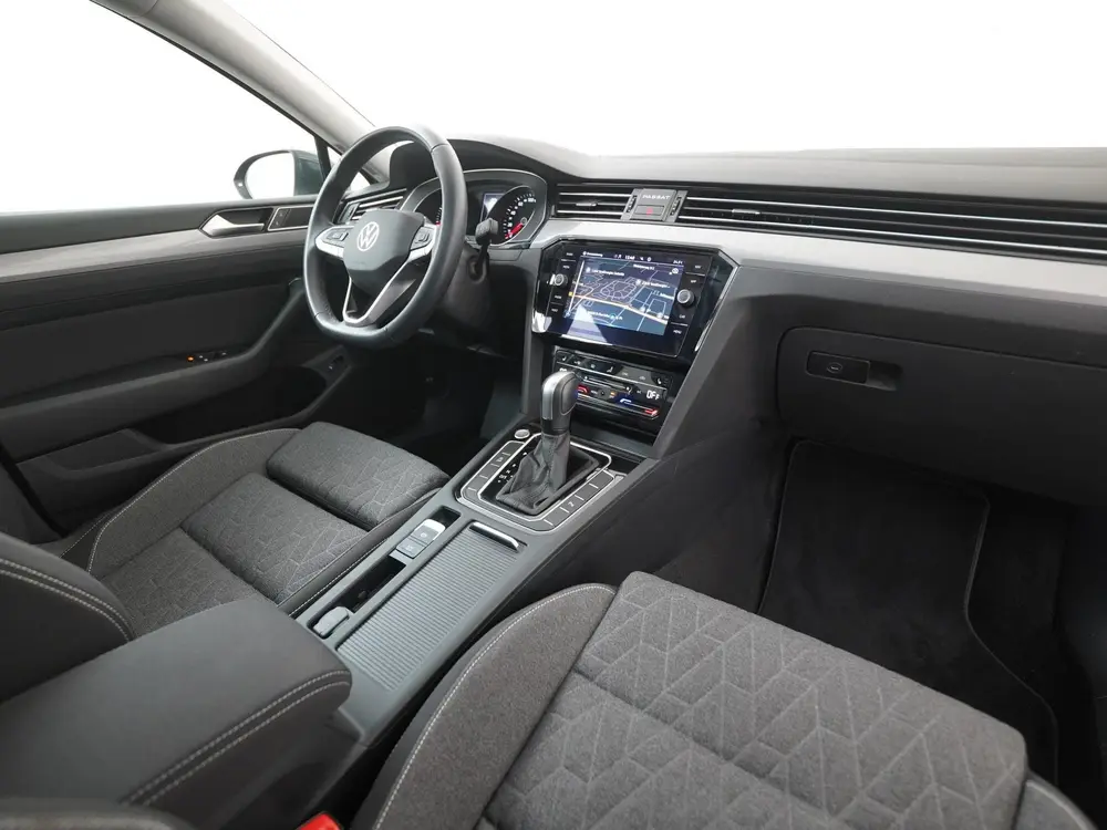 Volkswagen Passat Variant 1.5 TSI Business DSG | Panoramadak uit 2023, foto 2